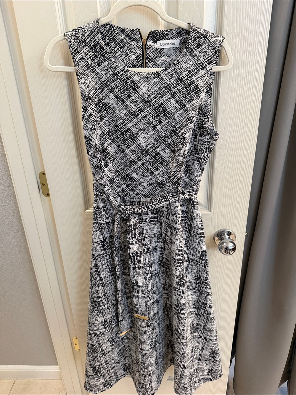 Calvin Klein Black and White Patterned Sleeveless Midi Dress - Picture 2 of 13